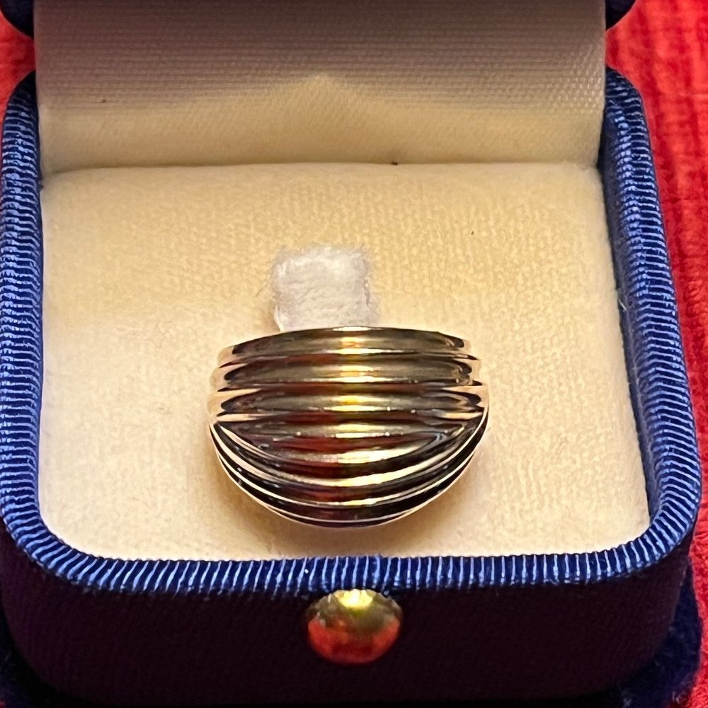 Vintage 14KT Yellow Gold Shrimp Design Dome Ring - Size 6